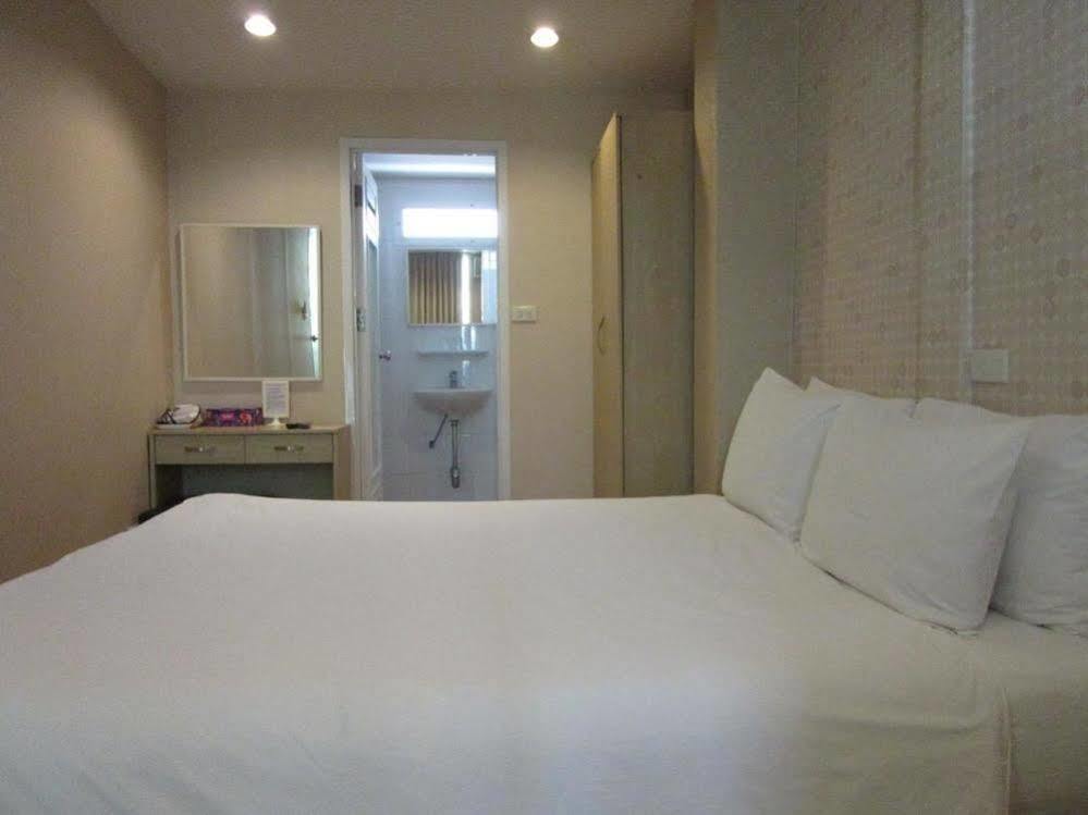 Urban House 3* 曼谷